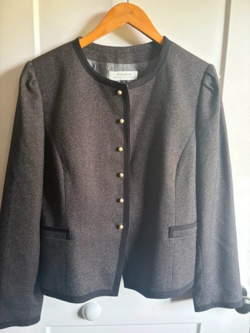 Tahari Arthur S Levine Gray Blazer Professional Chic, Size 12